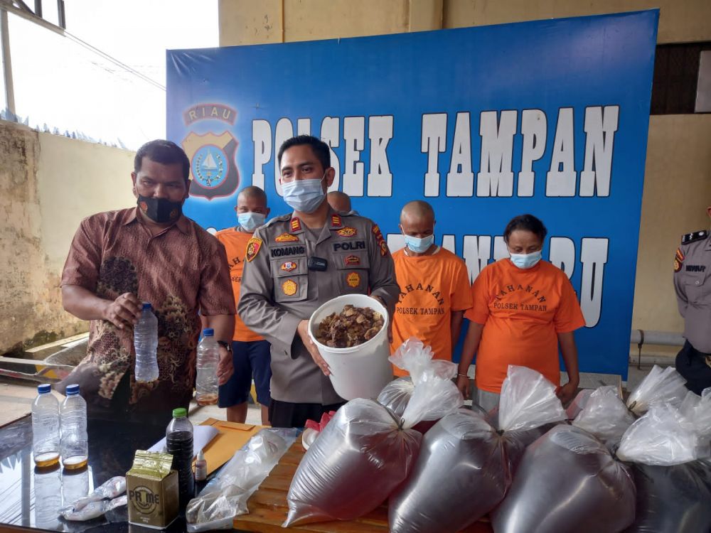 Polisi Ungkap Empat Pelaku Perdagangan Madu Palsu di Pekanbaru