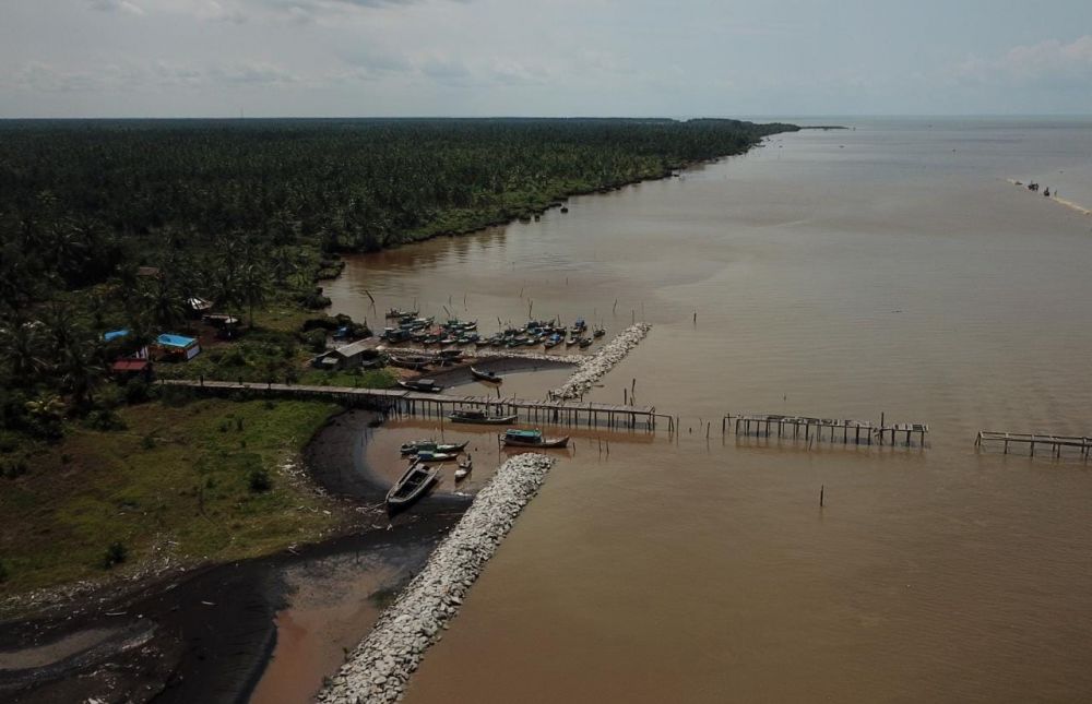 Warga Desa Tanah Merah Resah Gegara Abrasi, Ini yang Dilakukan Gubri