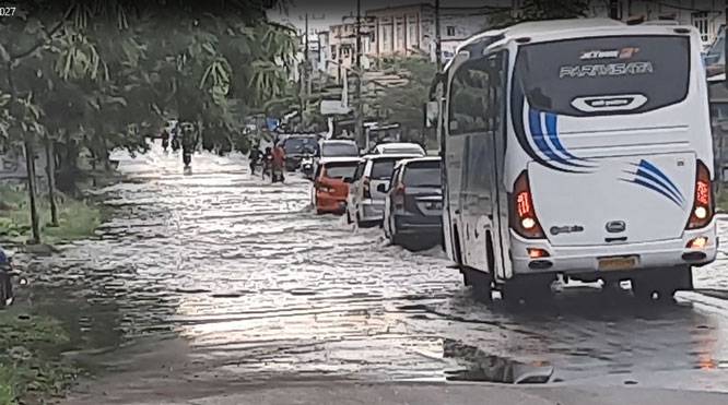 Tiap Hujan Jalan Hangtuah Ujung Langganan Banjir, LSM: Ada Pembiaran