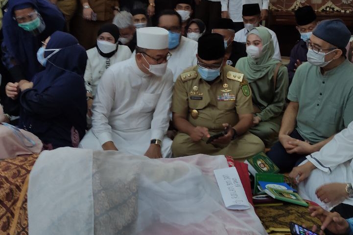 Almarhumah Tokoh Perempuan Riau Roslaini Dimakamkan Bada Salat Zuhur