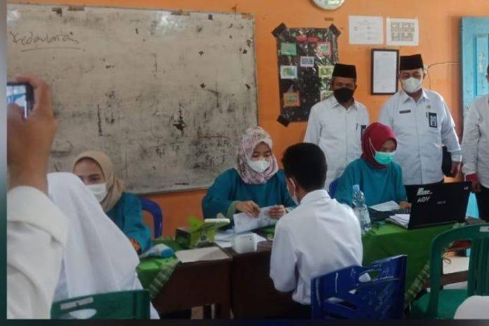 Ratusan Siswa MTsN 2 Pekanbaru Vaksinasi Covid-19