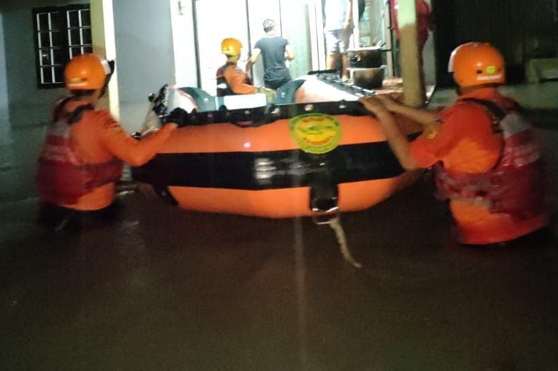Marpoyan Damai Pekanbaru Terdampak Banjir, Basarnas Gerak Cepat Evakuasi Warga
