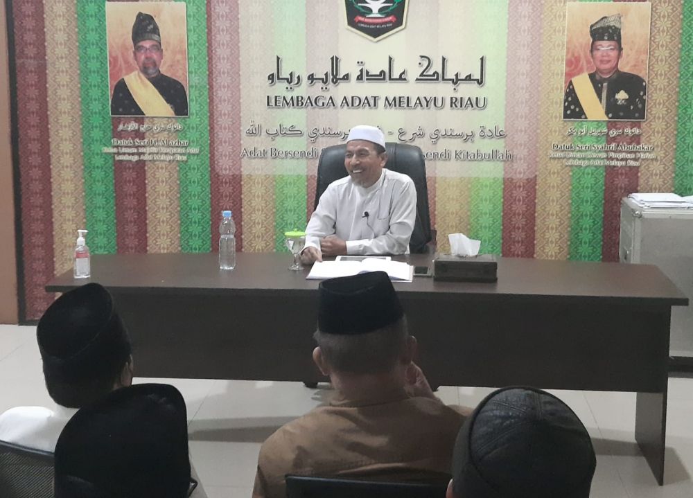 LAMR dan Tafaqquh Taja Kajian Tunjuk Ajar Melayu dalam Perspektif Al Quran dan Hadis