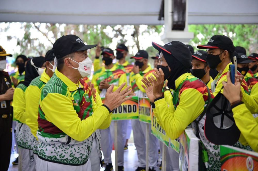 Pemprov Riau Beri Penghargaan Kepada 30 Insan Olahraga