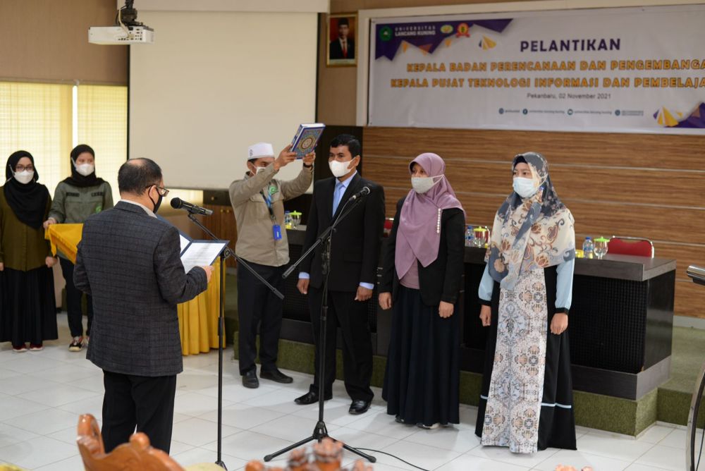 Rektor Unilak Lantik Sejumlah Pejabat, Ada apa?