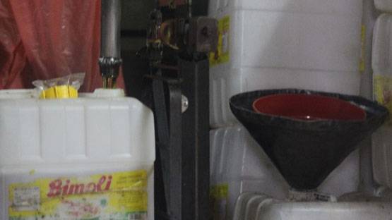 Harga Minyak Goreng 'Terbang', Pedagang Kebingungan!