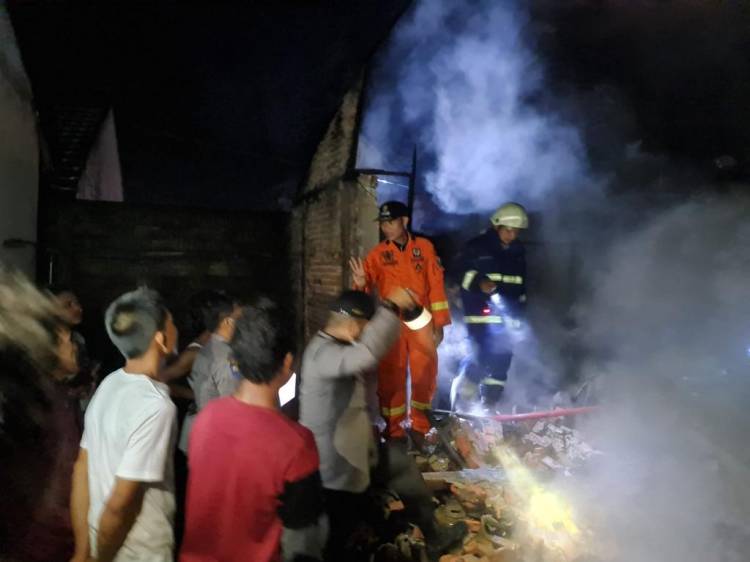 Rumah Terbakar di Kampar, Ibu dan 3 Anaknya Tewas