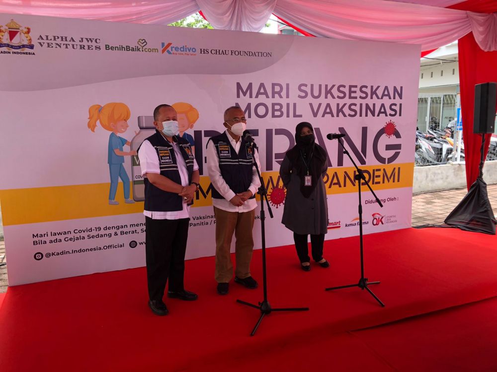 OJK Riau dan Kadin Launching Mobil Vaksinasi Keliling