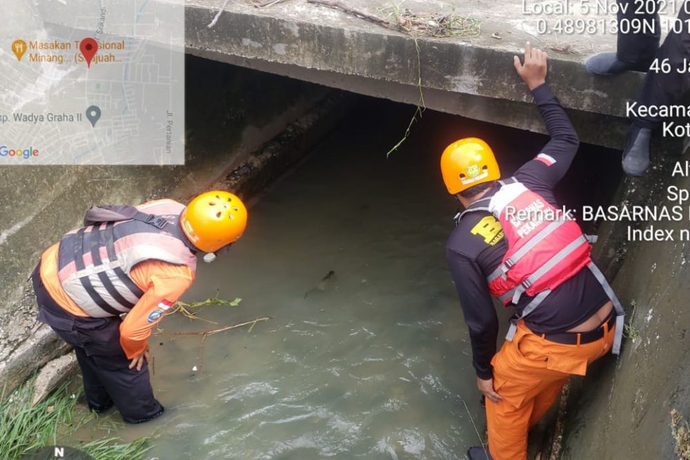 Basarnas: Banjir di Pekanbaru, 1 Sepeda Motor Hanyut ke Selokan