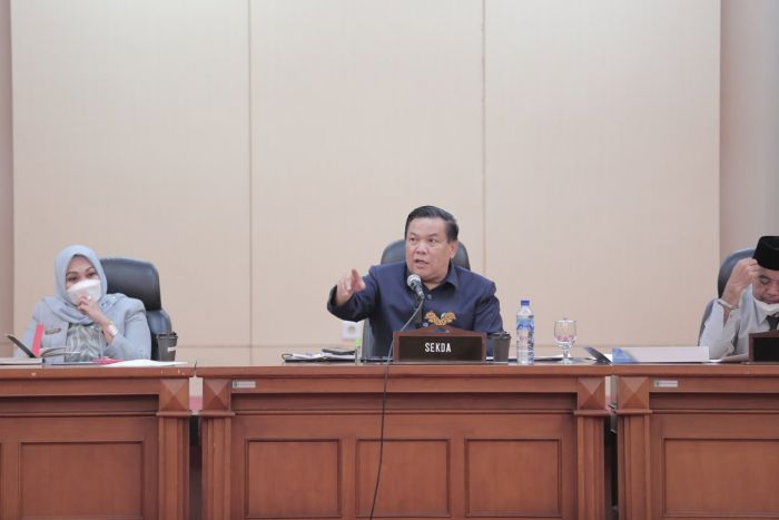 Sekdaprov Riau Pimpin Rapat Persiapan Pelaksanaan Lelang Dini Kegiatan APBD & APBN 2022