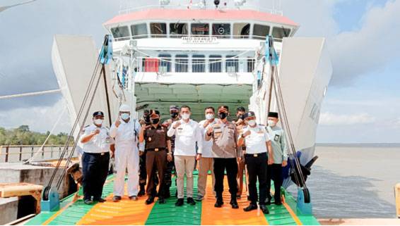 Bupati Adil Tinjau Uji Kelayakan dan Bongkar Muat Kapal KMP Tirus Meranti di Roro Insit
