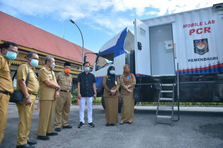 Mobil Lab PCR Bantuan Kemendagri Untuk Riau Lakukan Tes Swab Perdana