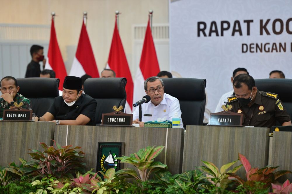 Pimpin Rakor Antisipasi Peningkatan Kasus COVID 19, Gubernur Riau Sampaikan Hal ini