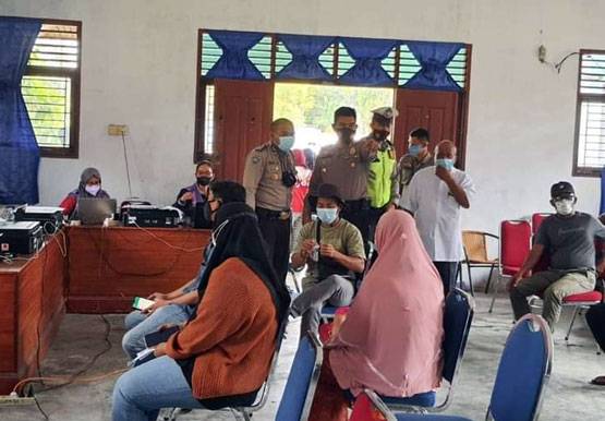 Tim Vaksinator Polres Kampar Siap Datangi Warga di Desa Terpencil, Ini Nomor Kontaknya