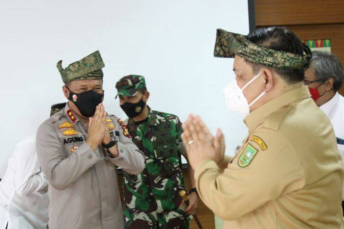 Terima Kasih dan Penghargaan yang Tinggi, Sekdaprov Riau Ucapkan Selamat Bertugas Ditempat Baru ke Irjen Agung