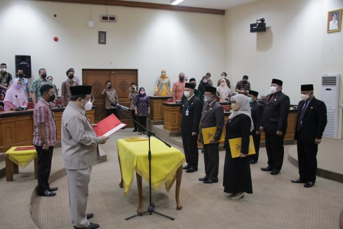 Sekdaprov Riau Lantik Pejabat Tinggi Pratama dan Pejabat Administrasi Pemprov Riau