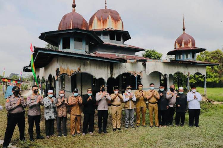 Kapolda Riau Letakkan Batu Pertama Renovasi Masjid Tua Syeh Abdurrahman Singawek Kampar