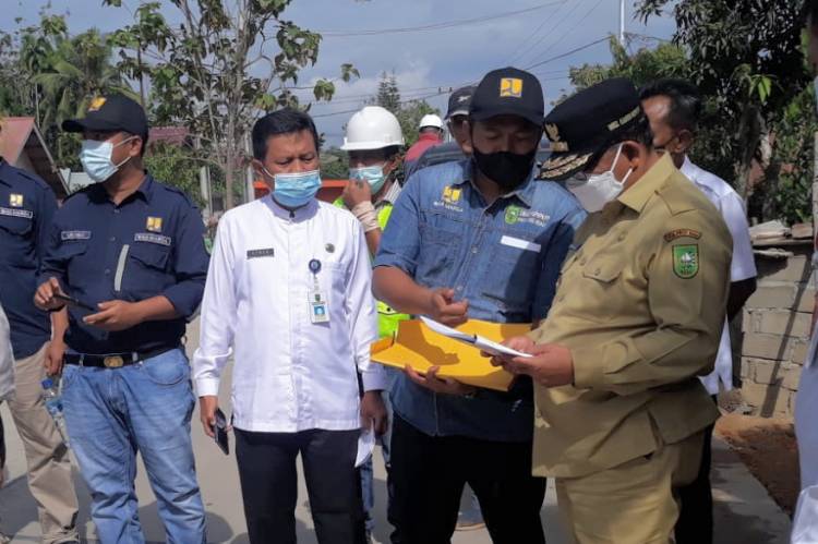 Kunker ke Inhil, Wagub Riau Apresiasi Pengerjaan Jalan Perbatasan Rengat-Kuala Cinaku