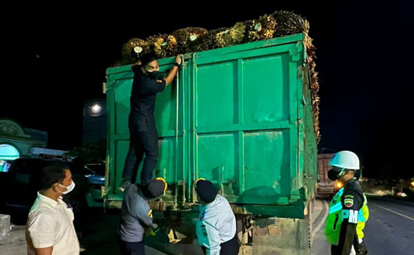 Dishub Riau Razia ODOL di Malam Hari, Tilang 41 Kendaraan