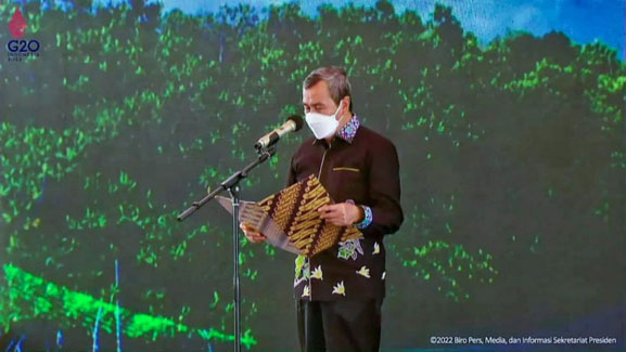 Disaksikan Presiden RI, Gubri Syamsuar Bacakan Komitmen Percepatan Rehabilitasi Mangrove