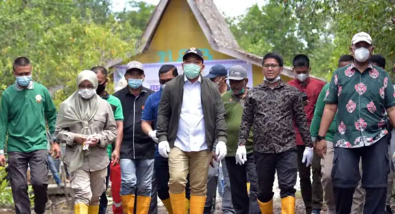 Buka Festival Ragam Pesisir, Husni: Mari Selamatkan Hutan Mangrove Untuk Anak Cucu Kita