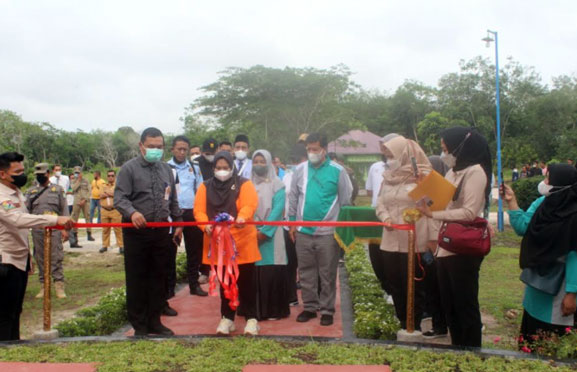 Bupati Kasmarni Resmikan Taman Al Hijrah STIE Syari'ah Bengkalis