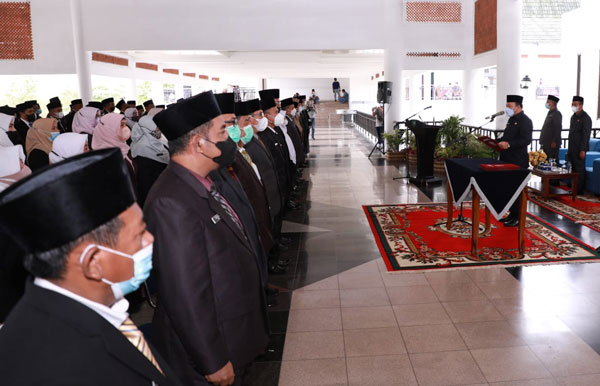 Lantik 12 Pejabat Eselon II dan 188 Kepala Sekolah, Ini Pesan Wabup Siak