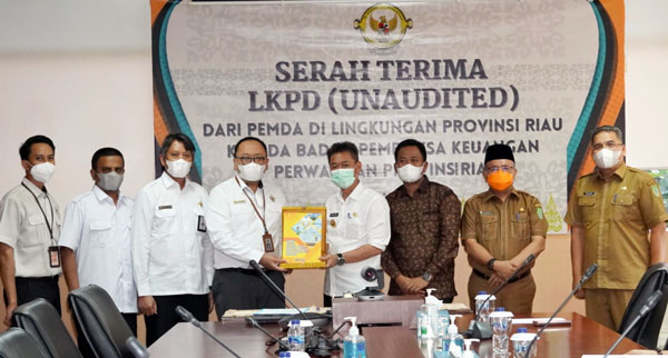 Serahkan LKPD Unaudited, Bupati Berharap Rohil Kembali Raih Opini WTP