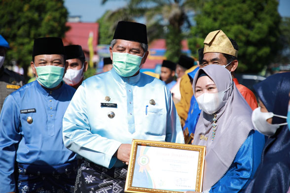 Apresiasi Fasilisator Daerah, Bupati Alfedri Beri Penghargaan kepada Pendidik dan Asesor