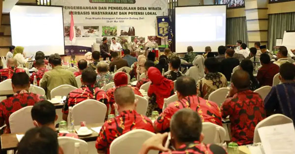 Ikuti Bimtek dan Studi Tiru Pengembangan dan Pengelolaan Desa Wisata, Ini Harapan Bupati Siak