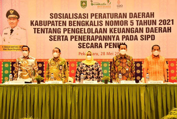 Tingkatkan Kualitas Keuangan Daerah, Bupati Kasmarni Buka Sosialisasi Perda Nomor 5 Tahun 2021