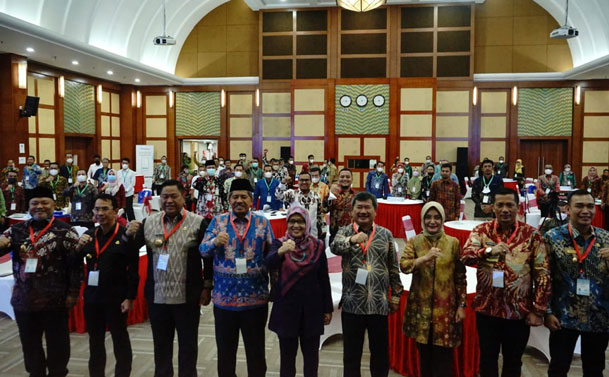 Hadiri Bimtek Program Kemitraan Apkasi, Bupati Alfedri Jemput Dana Hibah 2023