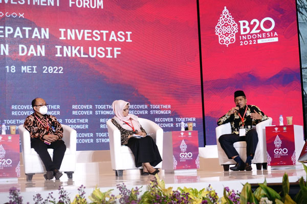 Jadi Pembicara pada Road to G20 Investment Forum, Bupati Alfedri Paparkan Investasi Hijau