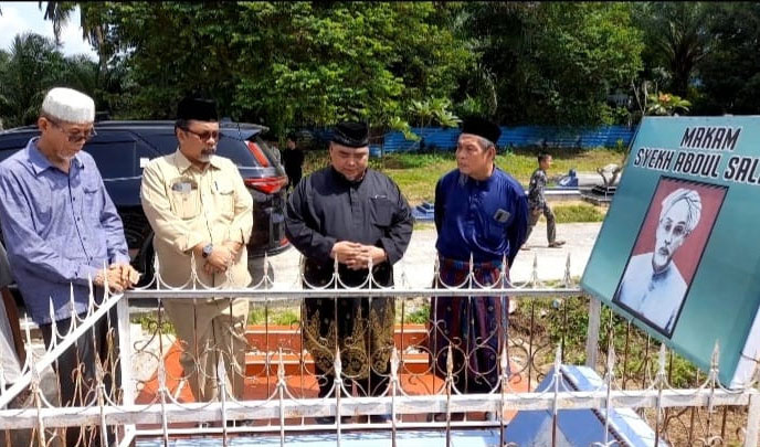 LAMR Lakukan Ziarah Kubur saat Menyertai 'Aghi Ayo Onam' di Bangkinang Seberang