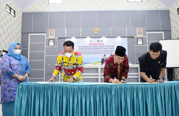 Dihadiri 75 Pasangan, Bupati Kasmarni Buka Sosialisasi Isbat Nikah Terpadu