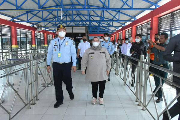 Bupati Bengkalis Kasmarni Lepas Pelayaran Perdana Kapal Feri Tujuan Melaka