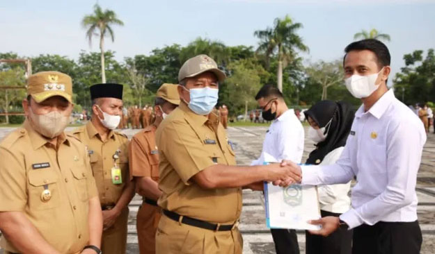 73 CPNS, PPPK dan non Guru Terima SK Pengangkatan dari Bupati Alfedri Secara Simbolis