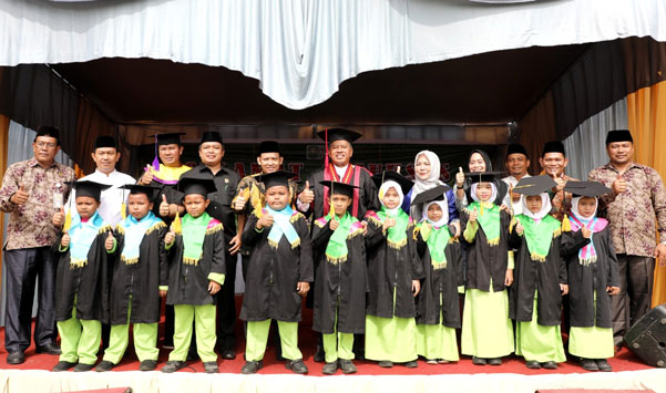 1.321 Siswa MDTA di Perawang Wisuda dan Khatam Qur'an, Bupati Alfedri: Ini Luar Biasa