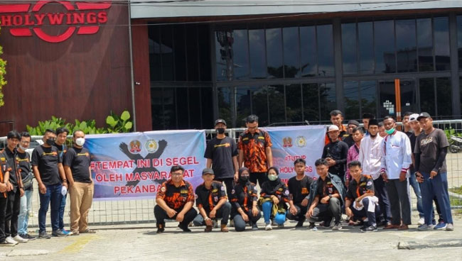 Holywings Pekanbaru Disegel!