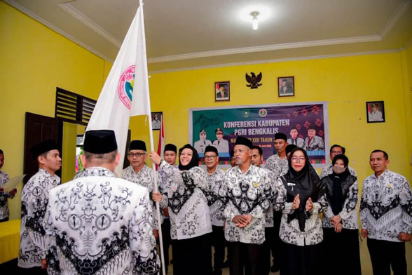 Terpilih Secara Aklamasi, Kholijah Resmi Nakhodai PGRI Bengkalis