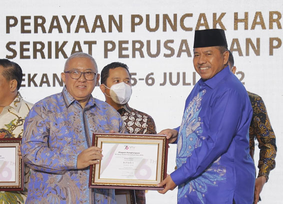Bupati Siak Alfedri Pemimpin Terpopuler Media Arus Utama Tahun 2022