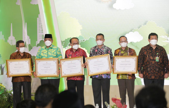 Pemkab Siak Terima Penghargaan Nirwasita Tantra