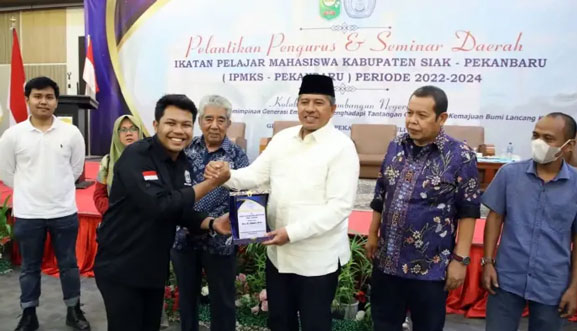 Pelantikan IPMKS, Bupati Alfedri Sebut Pentingnya Peran Aktif Mahasiswa Terhadap Pembangunan