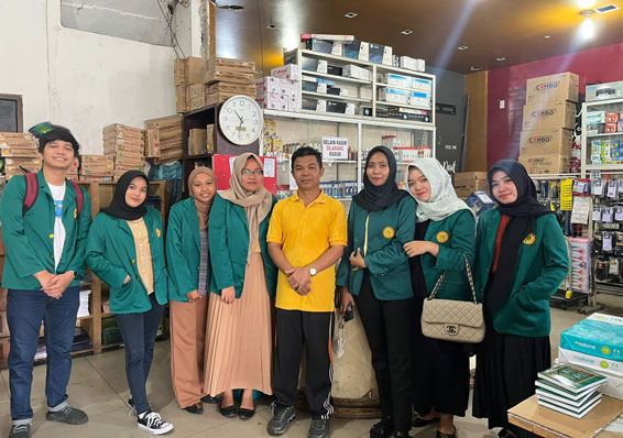 Mengenal Pencatatan Laporan Keuangan Segmen dan Interim, Mahasiswa UMRI Kunjungi Percetakan dan Fotocopy CV. Arif Jaya