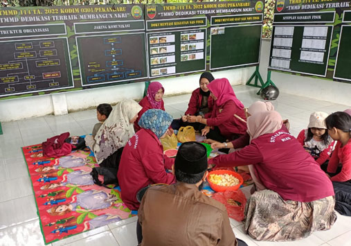 Satgas Manfaatkan Posko TMMD 114 Kodim 0301/PBR Sebagai Ruang Belajar Anak-anak TK dan SD di Hari Libur