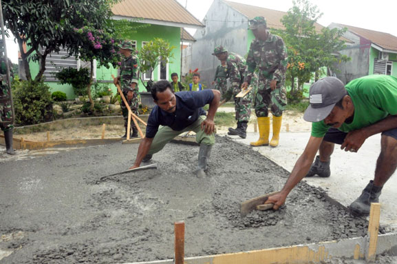 Selesaikan Sasaran Fisik, Begini Antusias Warga Bersama Satgas Pra TMMD ke 114 Kodim 0301/PBR