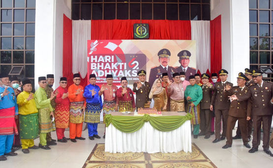 Bupati Kasmarni Beri Ucapan Selamat Hari Bhakti Adhyaksa Ke-62 ke Kejari Bengkalis