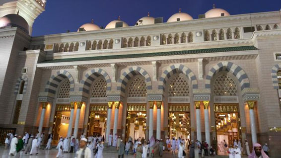 Madinah Panas, Jemaah Jangan Ketinggalan Alas Kaki Saat ke Masjid Nabawi