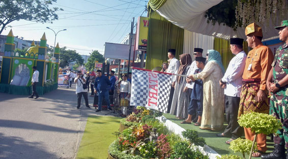 Diikuti Ribuan Masyarakat Mandau, Bupati Kasmarni Lepas Pawai Ta'aruf 1 Muharram 1444 H