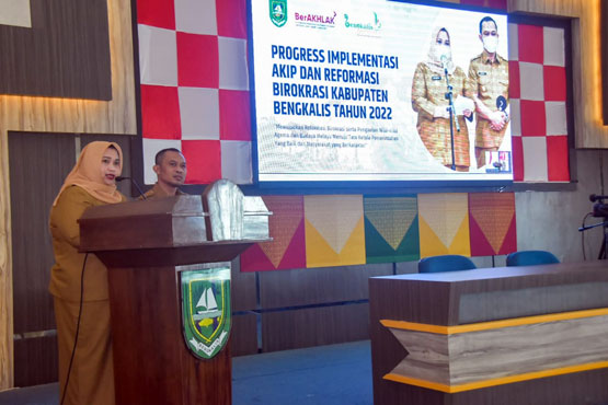 Ikuti Rapat di KemenPAN-RB, Bupati Kasmarni Sampaikan Sejumlah Program Unggulan Daerah